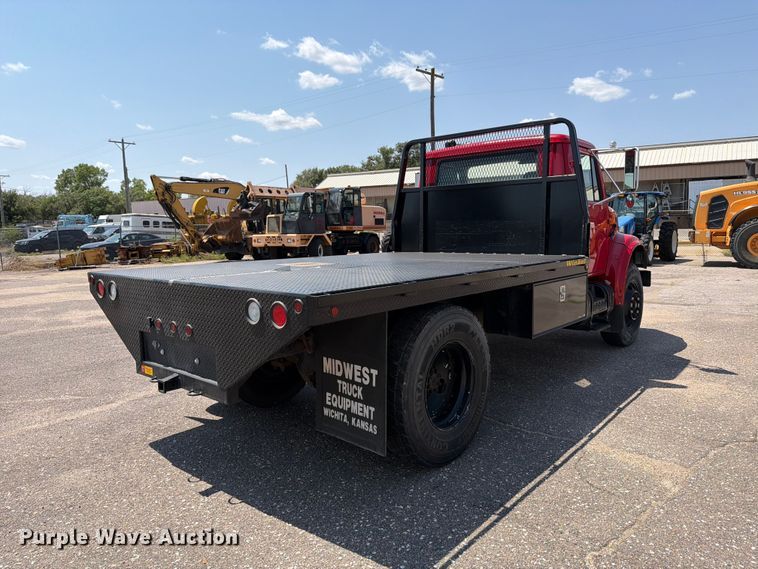 2002 International 4700 Flatbed Truck - photo 5