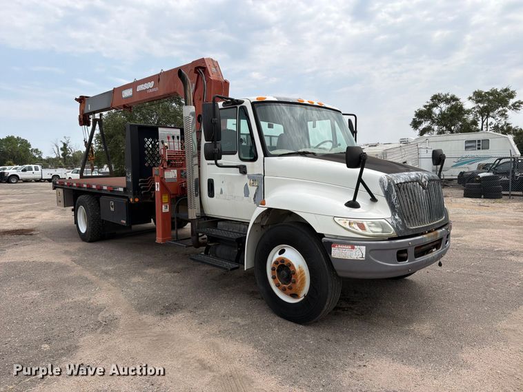 2006 International 4300 Crane Truck - photo 3