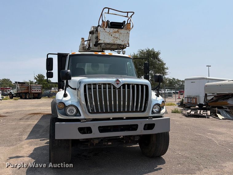 2016 International 7400 Grapple Crane Truck - photo 2