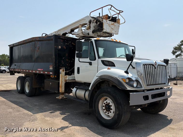 2016 International 7400 Grapple Crane Truck - photo 3