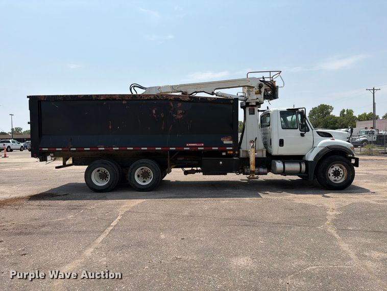 2016 International 7400 Grapple Crane Truck - photo 4