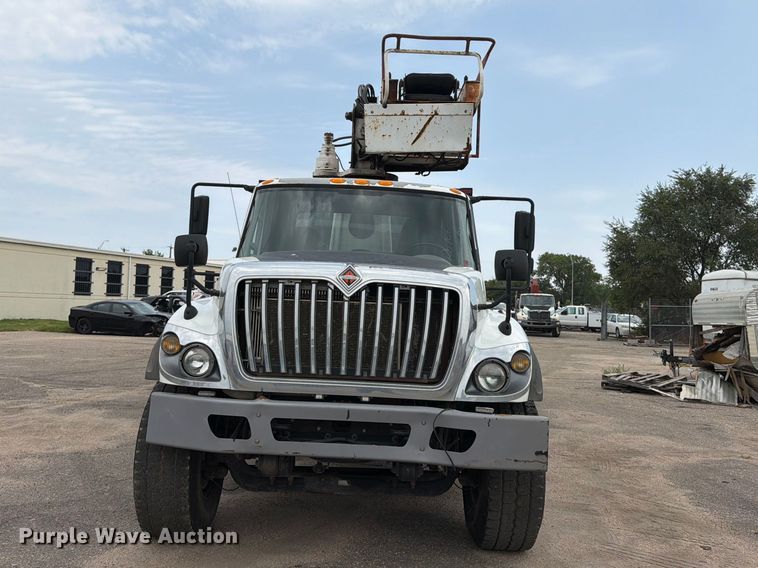 2016 International 7400 Grapple Crane Truck - photo 2