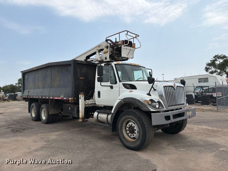 2016 International 7400 Grapple Crane Truck - photo 3