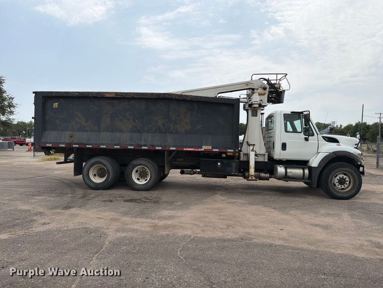 2016 International 7400 Grapple Crane Truck - photo 4