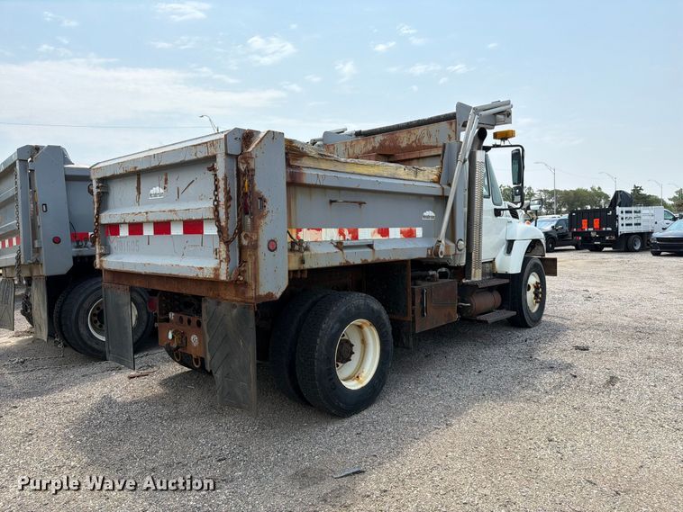 2008 International WorkStar 7400 Dump Truck - photo 3
