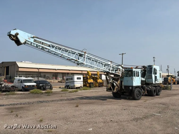 Little Giant 32H Crane