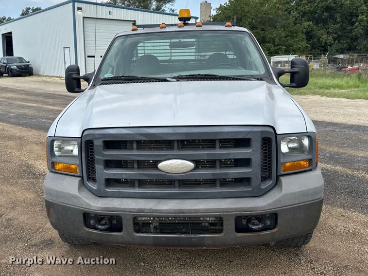 2005 Ford F350 Super Duty Ext. Cab Utility Bed Pickup Truck - photo 2