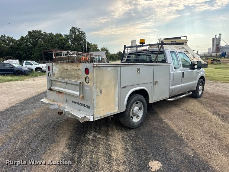 2005 Ford F350 Super Duty Ext. Cab Utility Bed Pickup Truck - photo 5