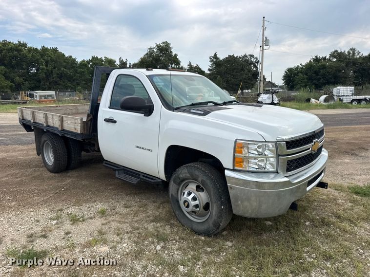 2012 Chevrolet Silverado 3500HD Flatbed Pickup Truck - photo 3