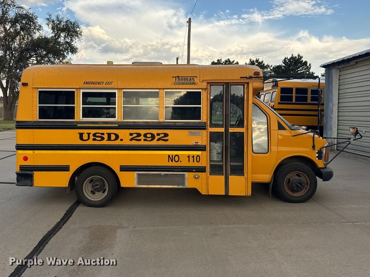 2000 Thomas Savana School Bus - photo 4