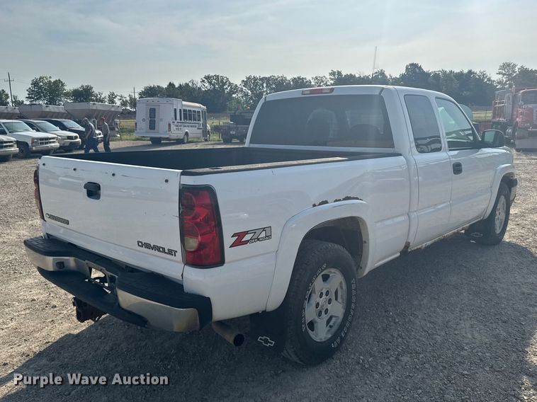 2005 Chevrolet Silverado 1500 Ext. Cab Pickup Truck - photo 5