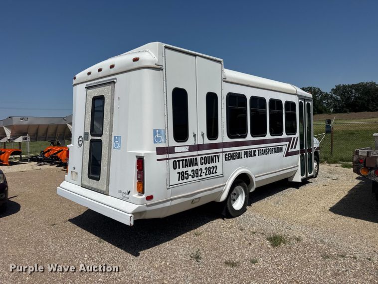 1993 Ford E-350 Shuttle Bus - photo 4