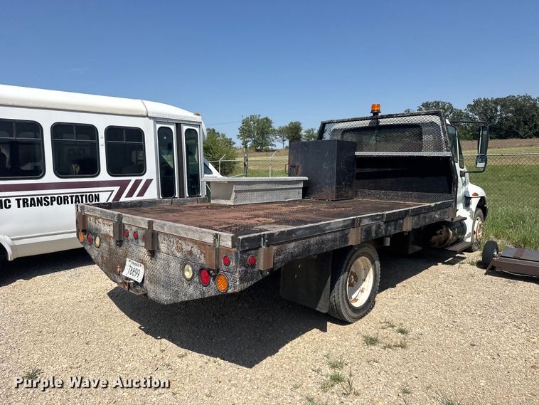 2005 International 4300 Flatbed Truck - photo 5