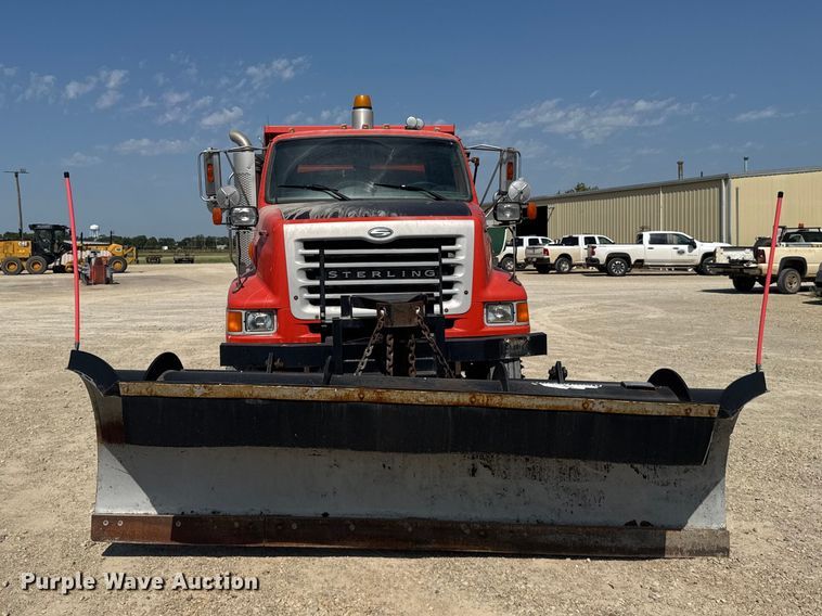 2003 Sterling L7500 Series Dump Truck - photo 2