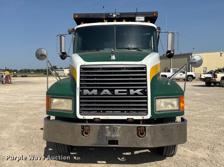 1998 Mack CH613 Dump Truck - photo 2