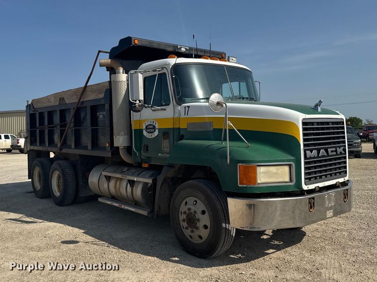 1998 Mack CH613 Dump Truck - photo 3