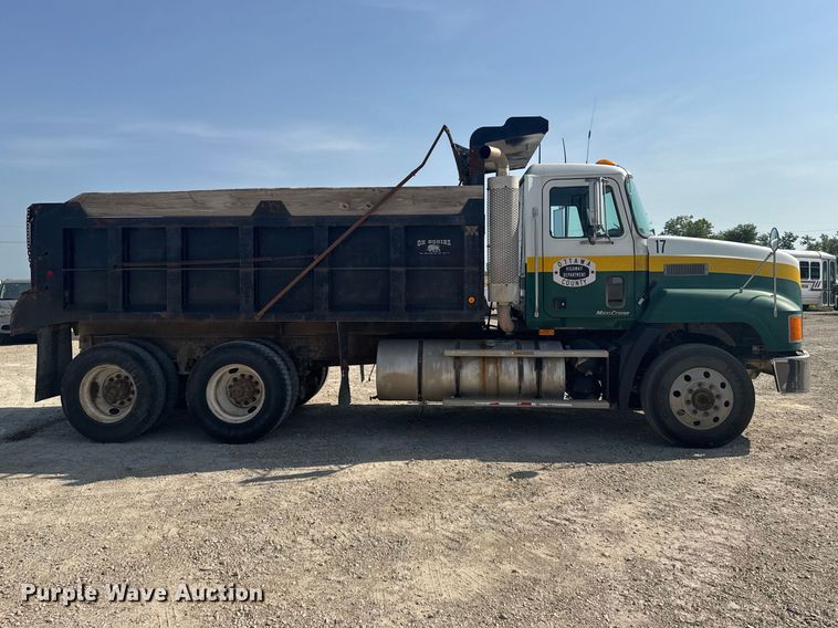 1998 Mack CH613 Dump Truck - photo 4