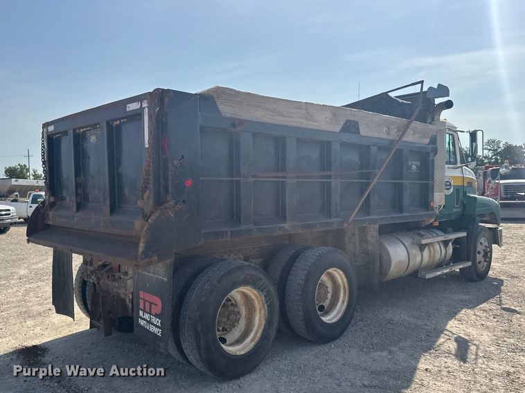 1998 Mack CH613 Dump Truck - photo 5