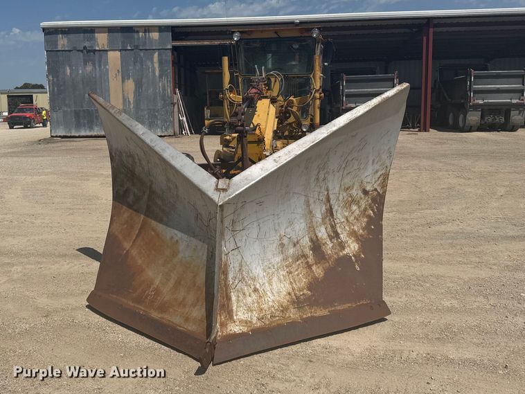 1990 Caterpillar 120G Motor Grader - photo 2