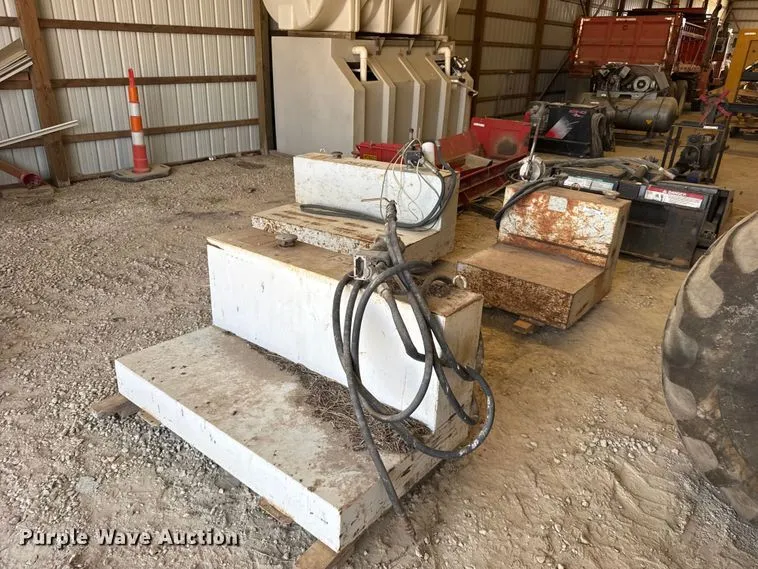 (3) Fuel Tanks
