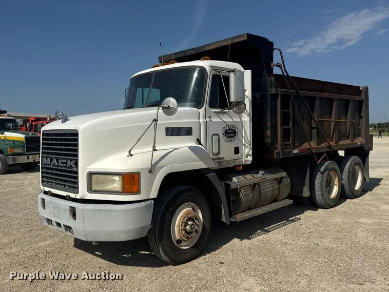 2000 Mack CH613 Dump Truck