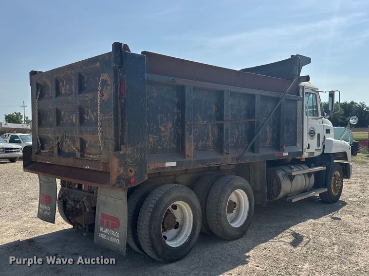 2000 Mack CH613 Dump Truck - photo 5