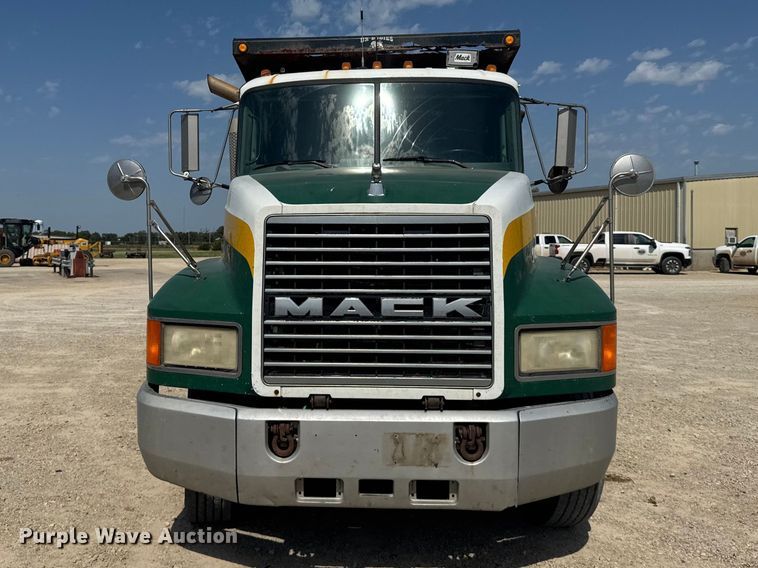 1998 Mack CH613 Dump Truck - photo 2