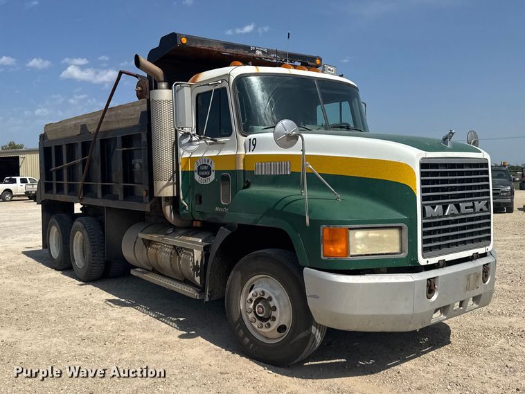 1998 Mack CH613 Dump Truck - photo 3