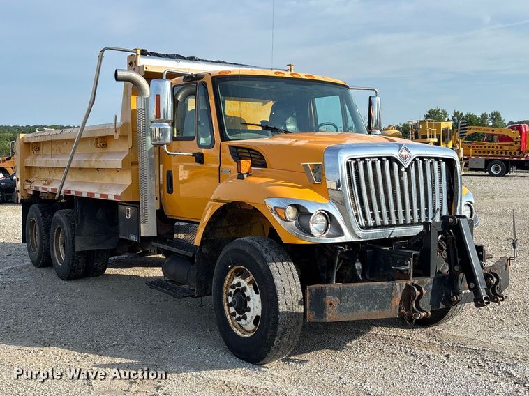 2009 International WorkStar 7500 Dump Truck - photo 3