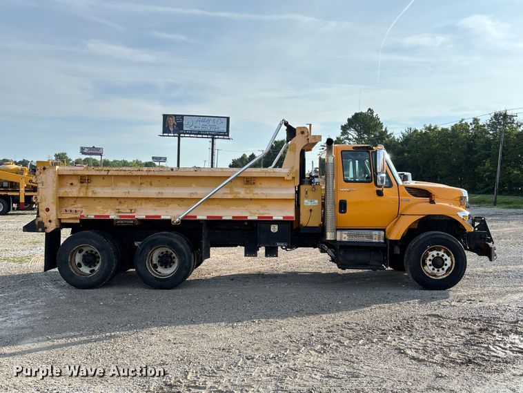 2009 International WorkStar 7500 Dump Truck - photo 4