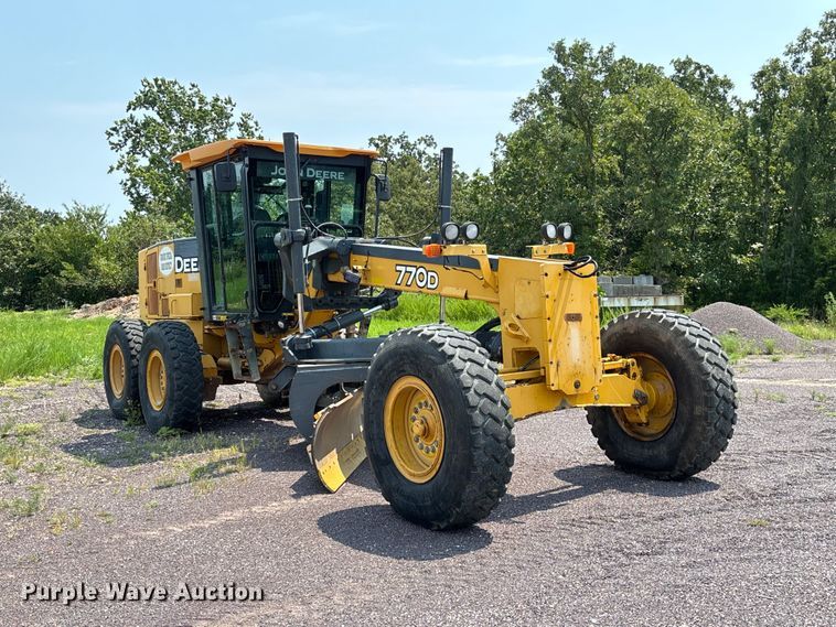 2006 John Deere 770D Motor Grader - photo 3