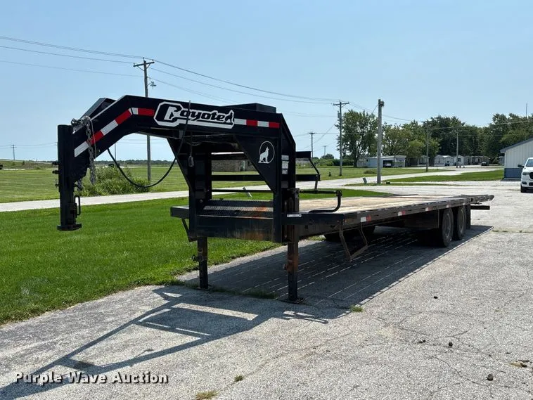 2019 Coyote GN29HYD Hydraulic Tail Equipment Trailer