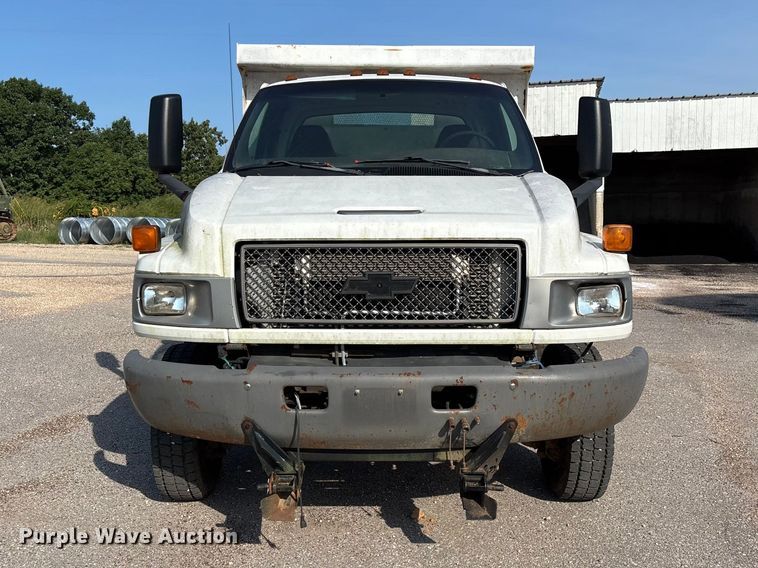 2008 Chevrolet C4500 Dump Truck - photo 2