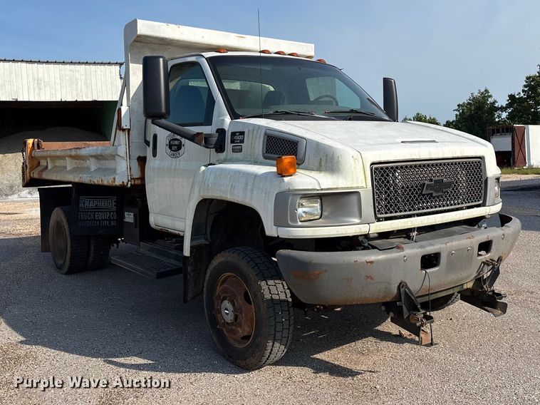 2008 Chevrolet C4500 Dump Truck - photo 3