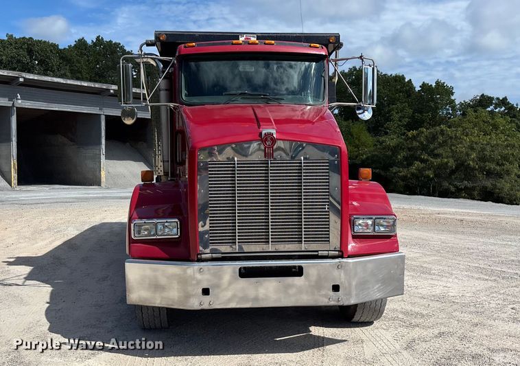 2007 Kenworth T800 Dump Truck - photo 2