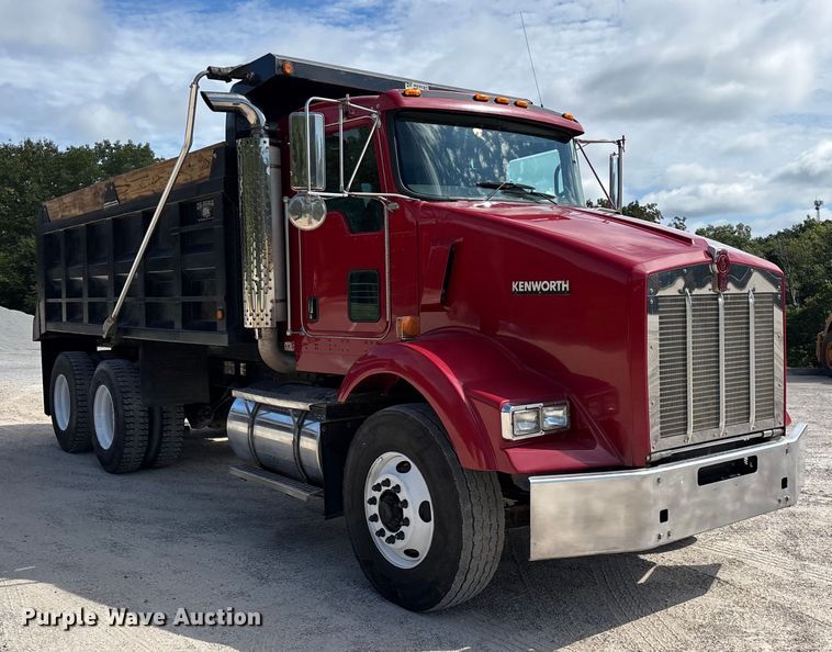 2007 Kenworth T800 Dump Truck - photo 3