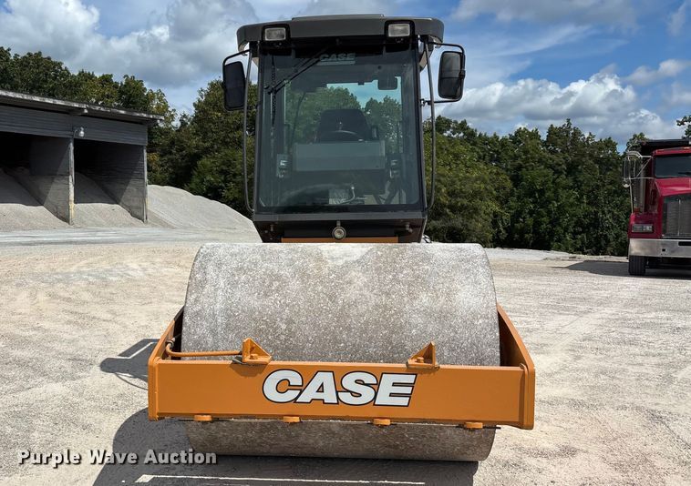 2013 Case SV208 Single Drum Vibratory Roller - photo 2
