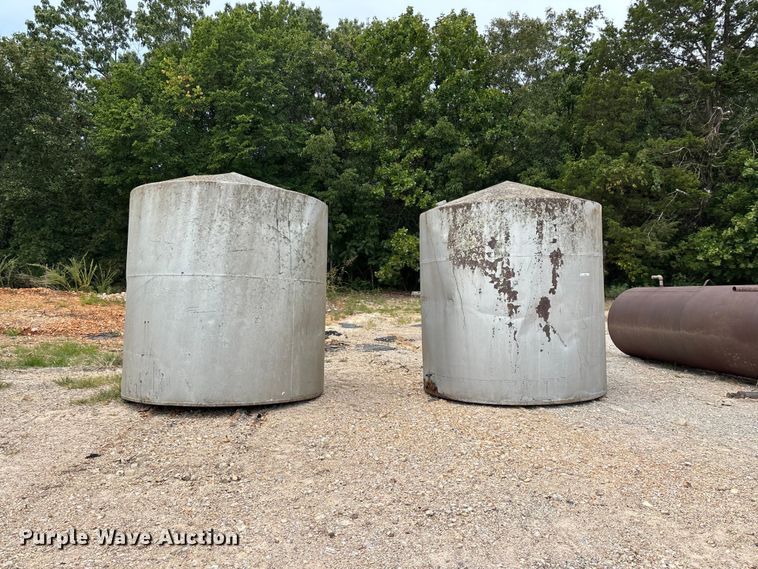 (2) Tanks - photo 2