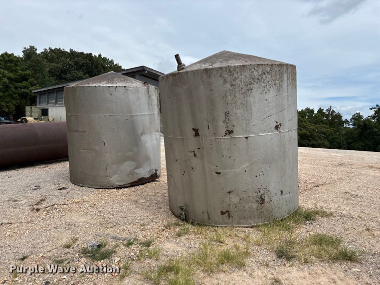 (2) Tanks - photo 5