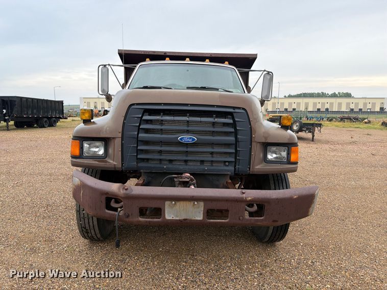 1995 Ford F800 Dump Truck - photo 2
