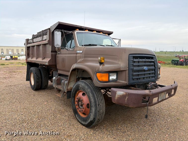 1995 Ford F800 Dump Truck - photo 3