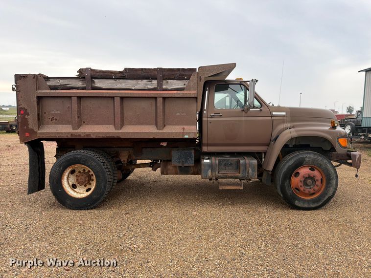 1995 Ford F800 Dump Truck - photo 4