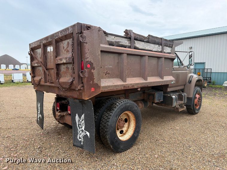 1995 Ford F800 Dump Truck - photo 5