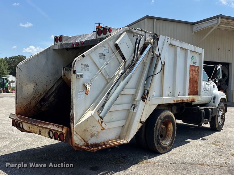 1999 GMC C7 Refuse Truck - photo 5