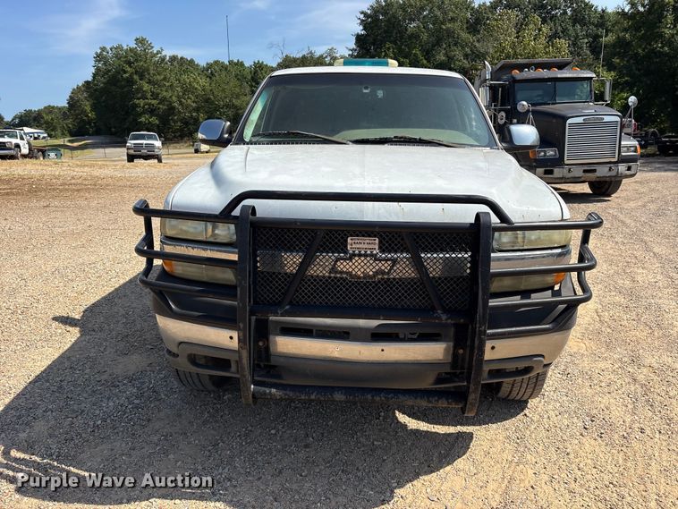 2002 Chevrolet Silverado 2500HD Ext. Cab Pickup Truck - photo 2