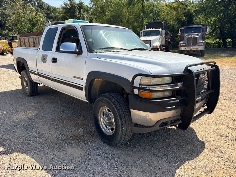 2002 Chevrolet Silverado 2500HD Ext. Cab Pickup Truck - photo 3
