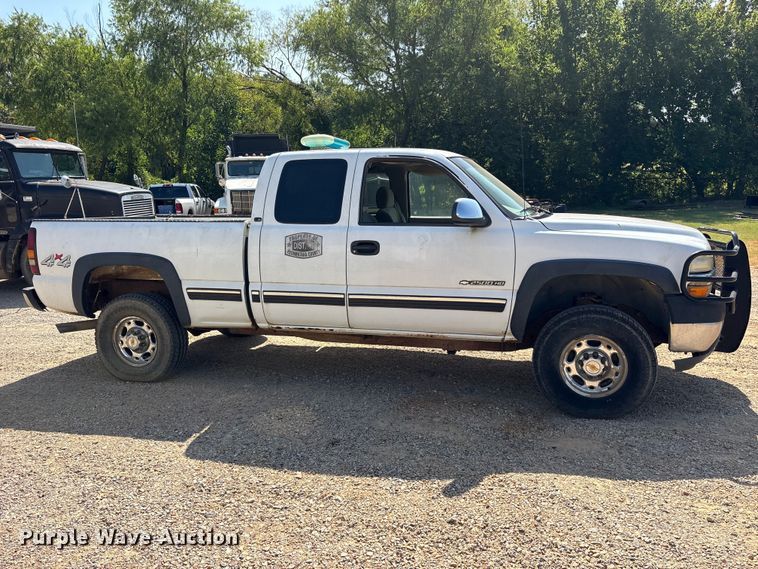2002 Chevrolet Silverado 2500HD Ext. Cab Pickup Truck - photo 4