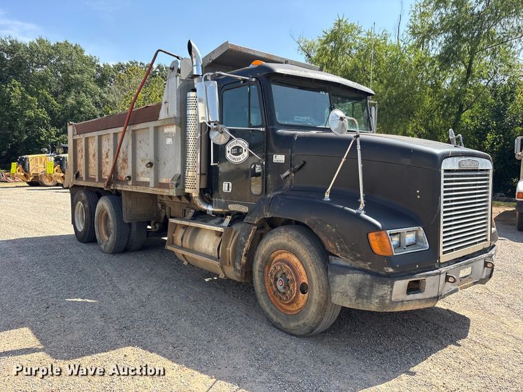1996 Freightliner FDL112 Dump Truck - photo 3