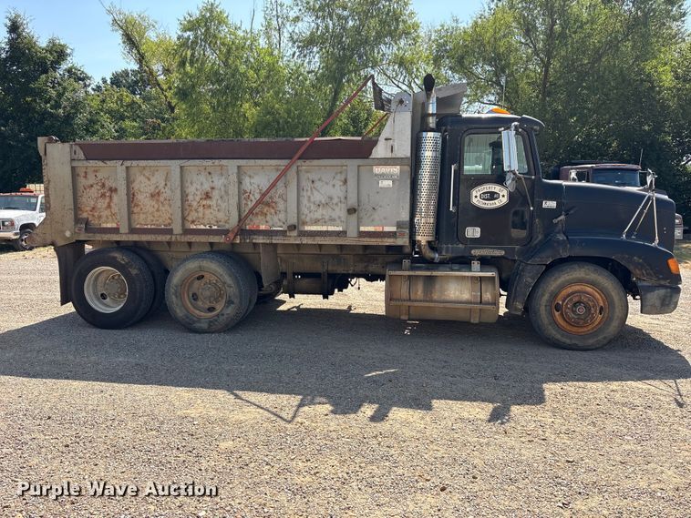 1996 Freightliner FDL112 Dump Truck - photo 4