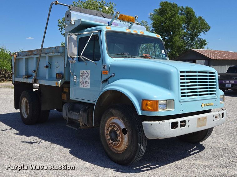 1993 International 4600 Dump Truck - photo 3
